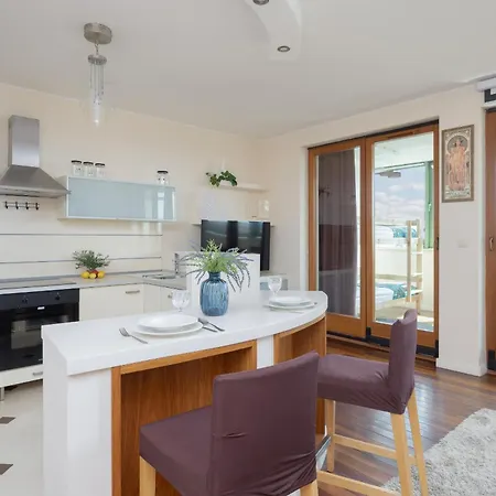 Cozy Apartment With Terrace Room Near Warszawa Zachodnia By Noclegi Renters Eksteriør bilde